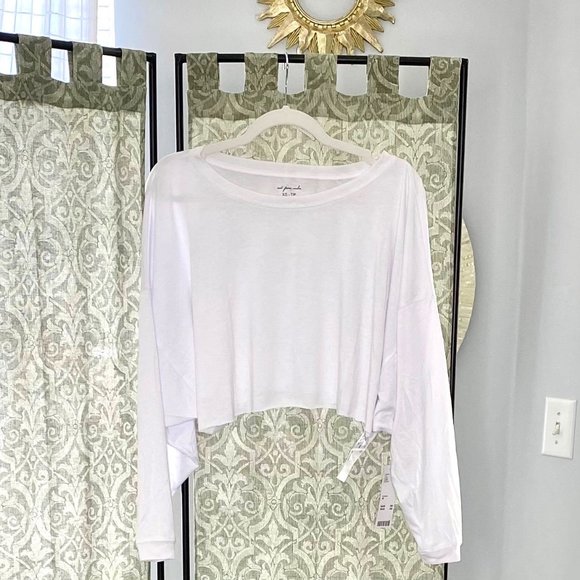 Last Price Urban Outfitters Out From Under Addison T Shirt Cropped WHITE XS - Picture 2 of 16